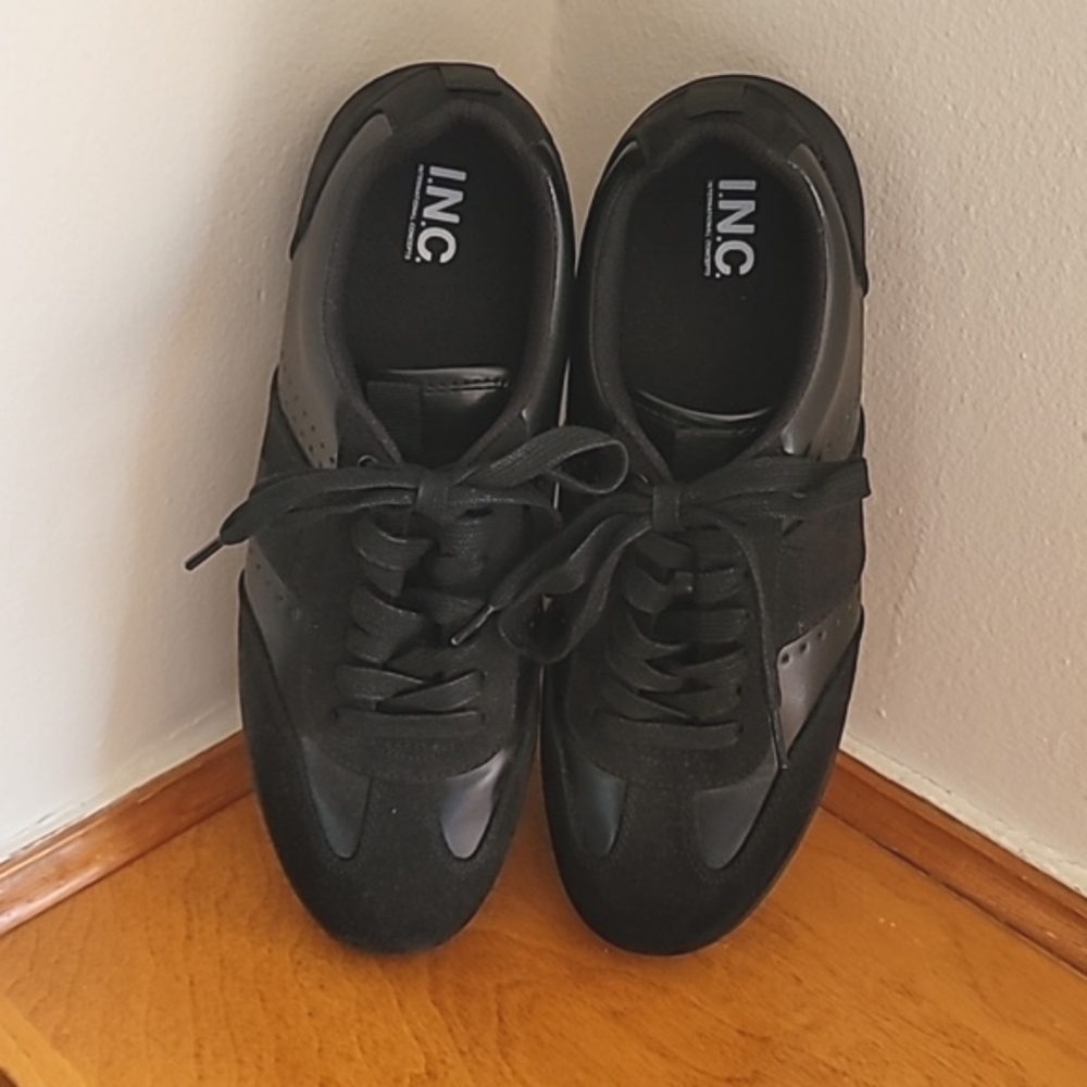 Boy's I.N.C Black Suede/Manmade leather casual lace up shoes Size 8M. EUC
